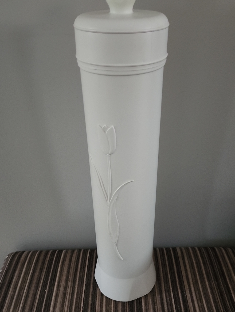Vintage Tulip White Blowmold Toilet Paper Holder